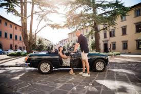 discover-tuscany-driving-a-vintage-car
